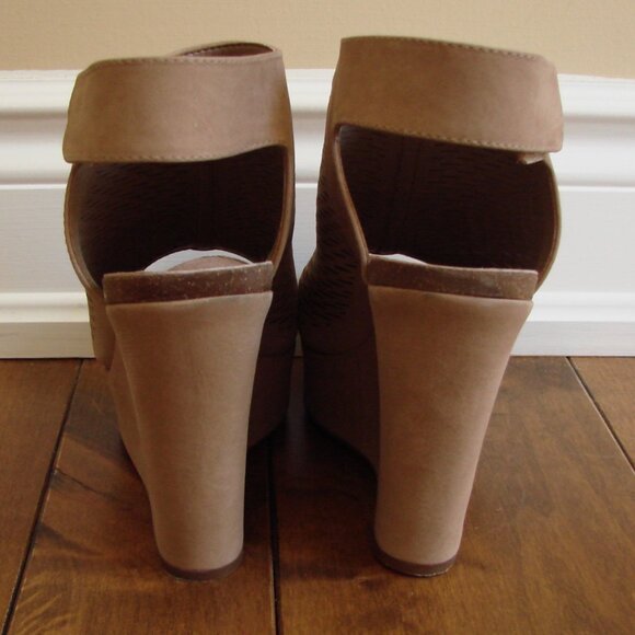 Vince Camuto Kyrene Suede Platform Wedge Shoes Brown Beige Tan Open Toe Size 6 - Picture 8 of 13